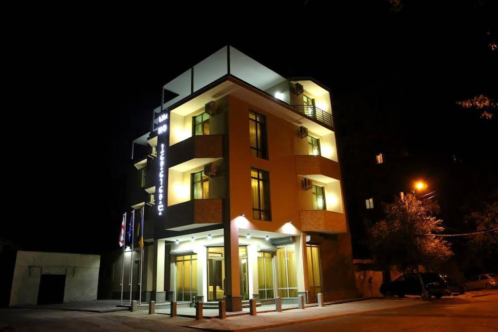 Continental Hotel Kutaisi Exteriör bild