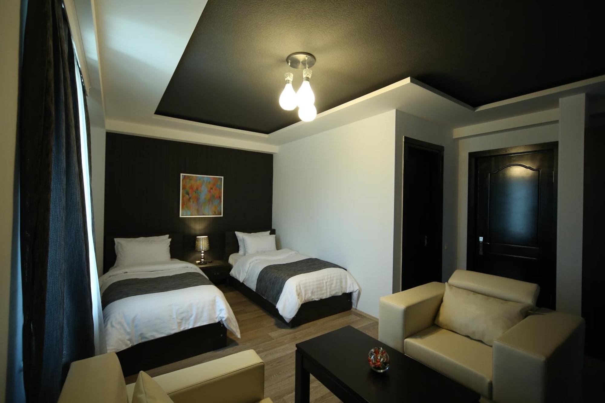 Continental Hotel Kutaisi Rum bild