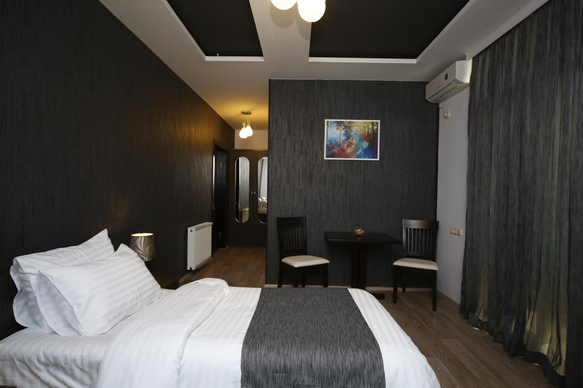 Continental Hotel Kutaisi Rum bild
