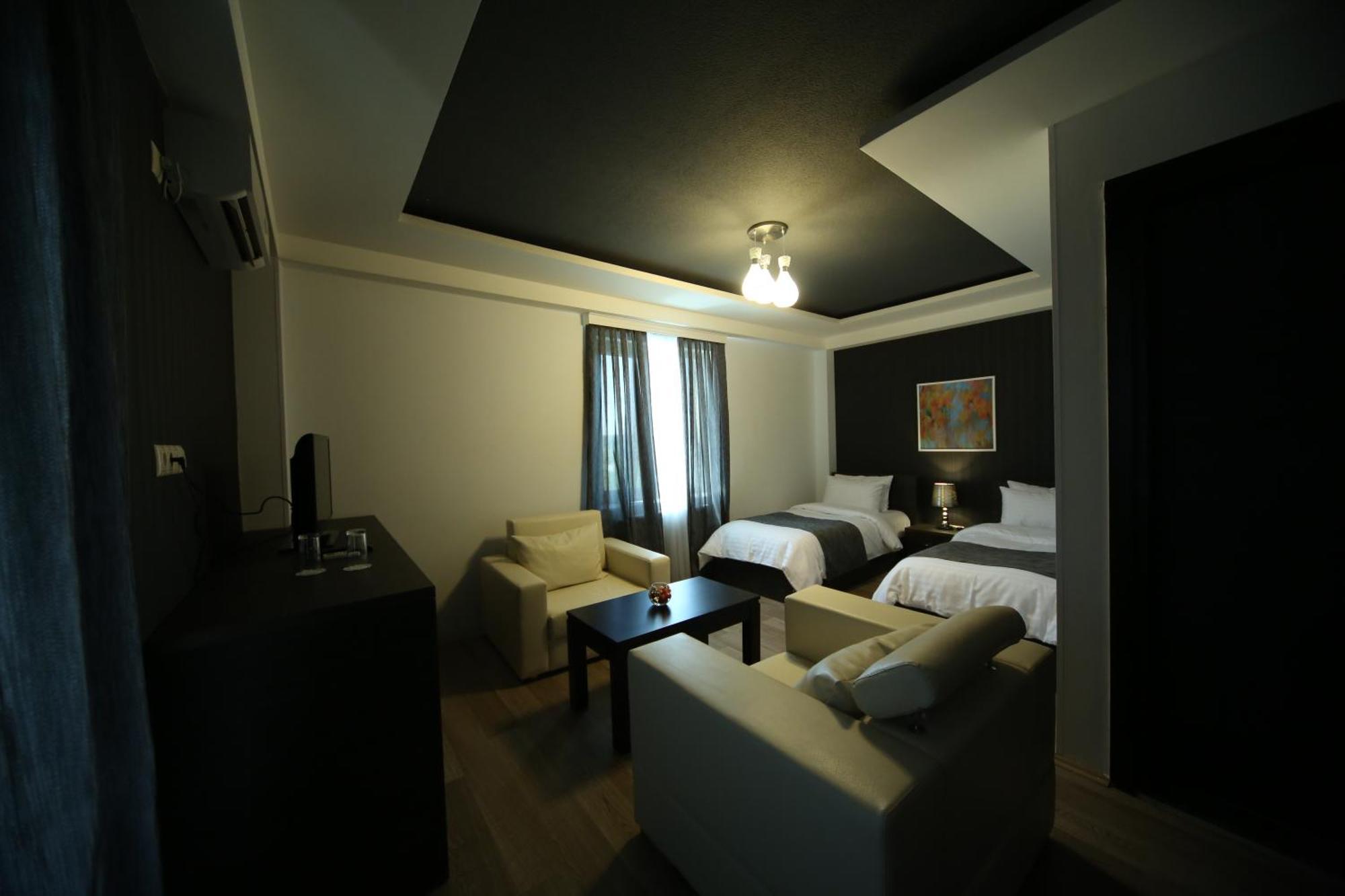 Continental Hotel Kutaisi Rum bild