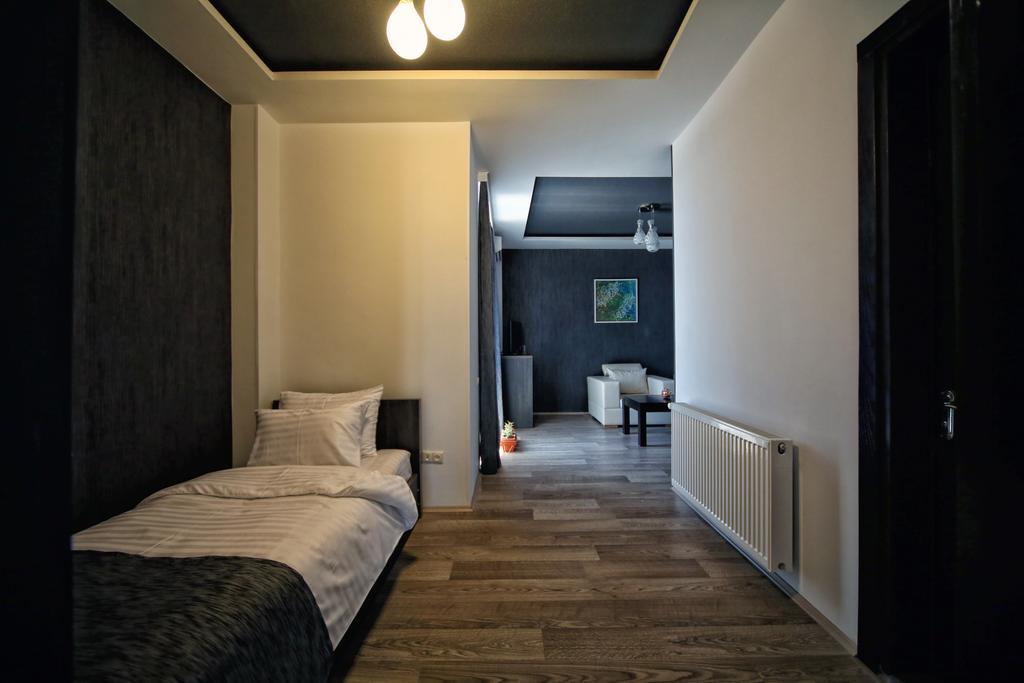 Continental Hotel Kutaisi Exteriör bild