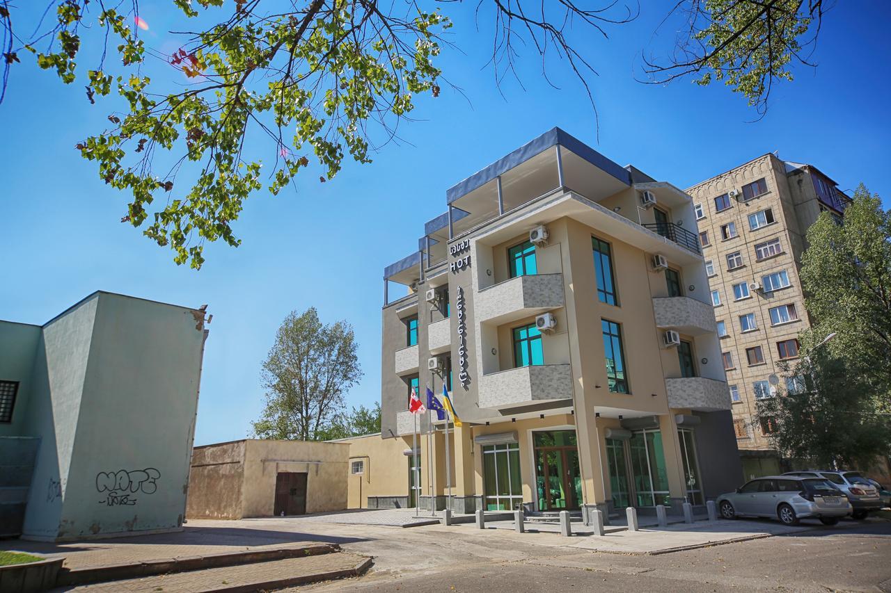 Continental Hotel Kutaisi Exteriör bild