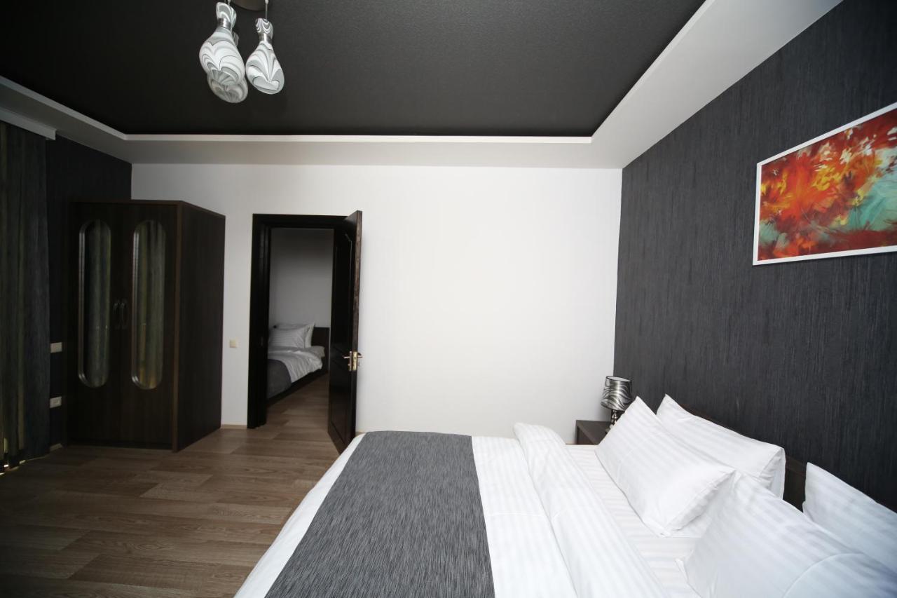 Continental Hotel Kutaisi Exteriör bild