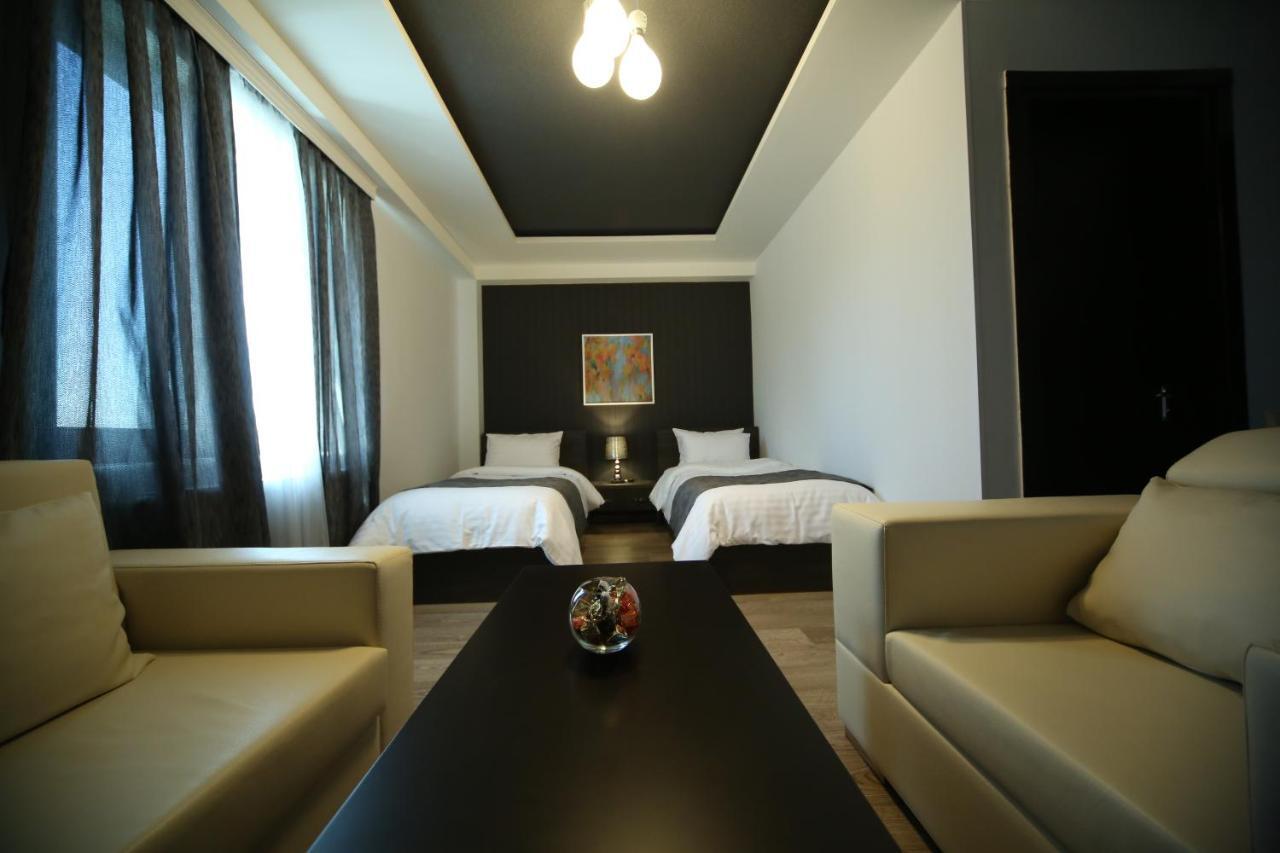 Continental Hotel Kutaisi Rum bild